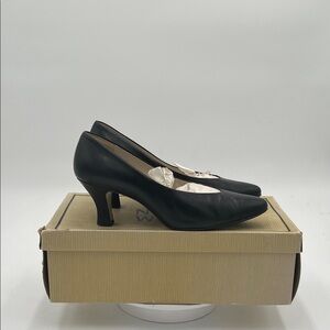 Vintage Nine West Black Pointed Toe Court Shoes Women’s Size 6 Made in Brazil